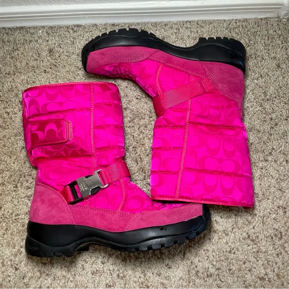 Coach Pink Sharron Boots Size 9.5B Logo Buckle & Suede / Vibram Soles F2020/H11 - Picture 3 of 11